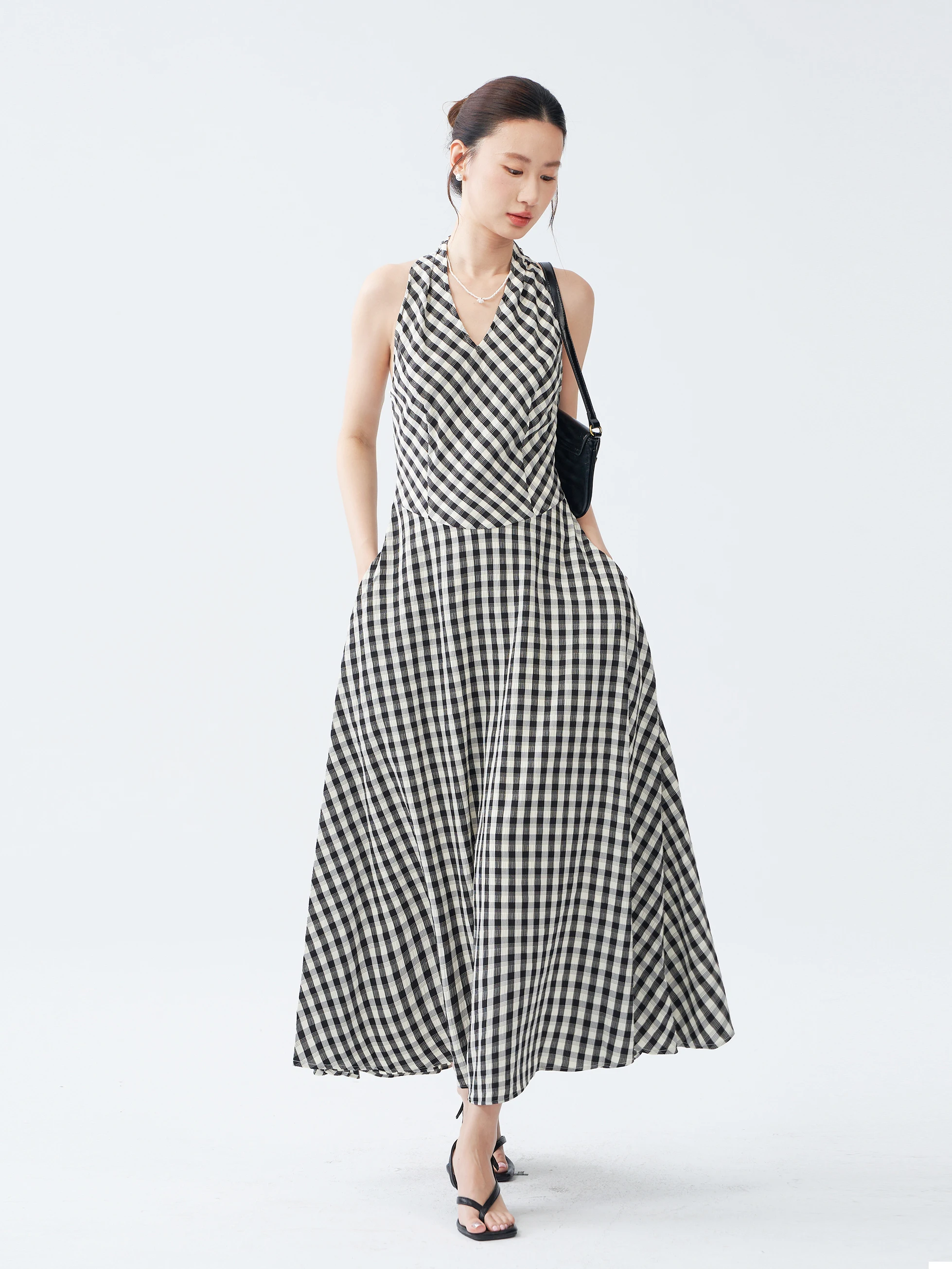 Retro Plaid V-neck Hanging Neck Dress Women's Summer Design Slimming Waist Holiday Style Sleeveless Long Dress
Retro Plaid V-neck Hanging Neck Dress Women's Summer Design Slimming Waist Holiday Style Sleeveless Long Dress