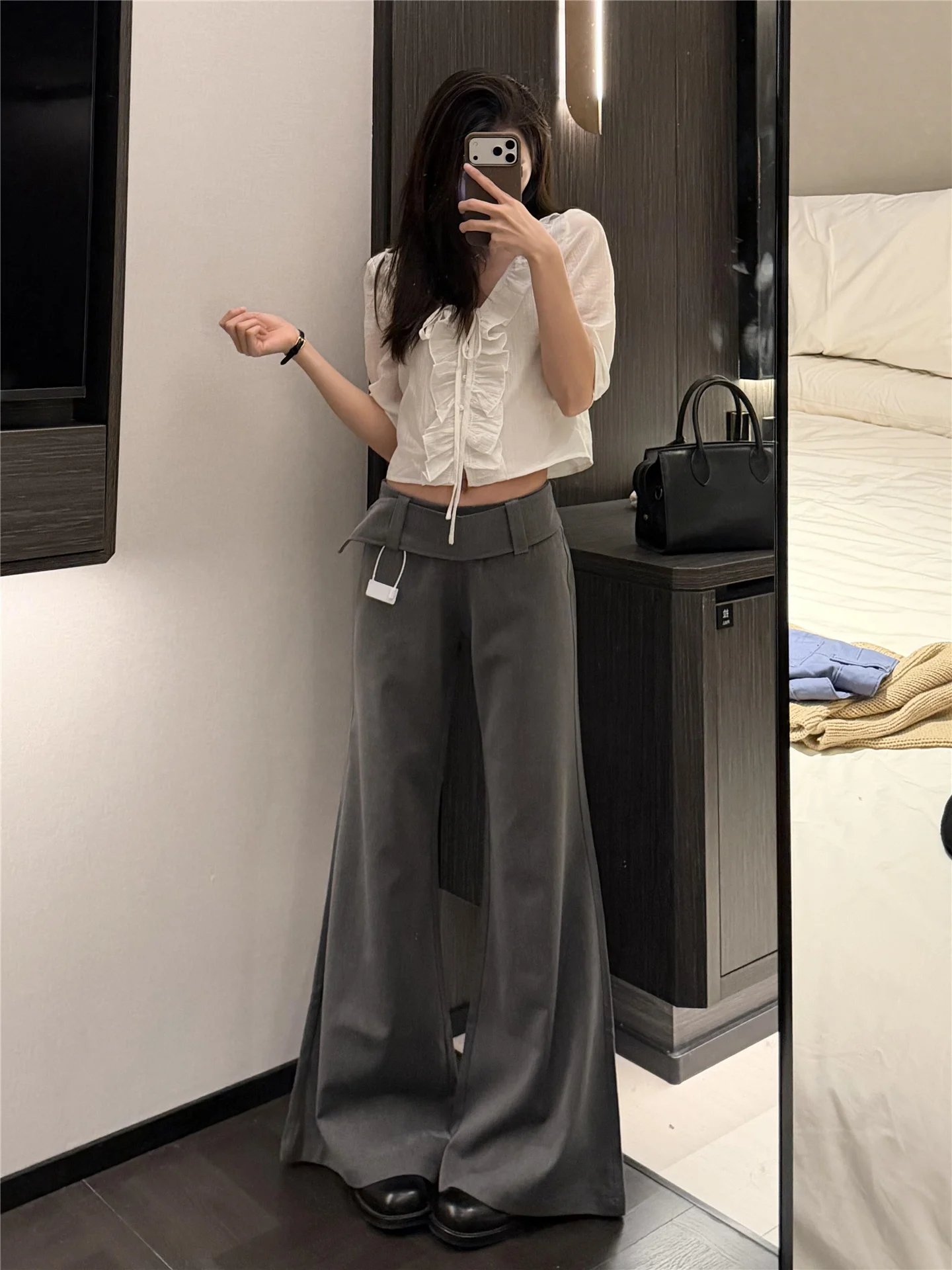 American Retro Low Waist Bell Bottom Casual Suit Pants Women's Spring Autumn Loose Slimming Design Floor Length Trousers
American Retro Low Waist Bell Bottom Casual Suit Pants Women's Spring Autumn Loose Slimming Design Floor Length Trousers