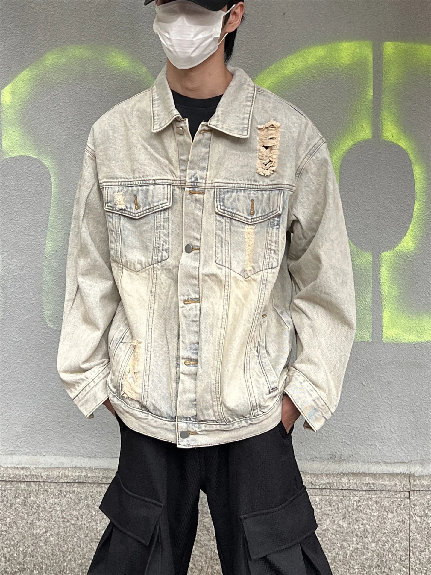 Мужская джинсовая куртка в стиле рустик, винтажная, свободного кроя, с отложным воротником, с эффектом потертости, повседневная, для весны и осени, для молодежи
Мужская джинсовая куртка в стиле рустик, винтажная, свободного кроя, с отложным воротником, с эффектом потертости, повседневная, для весны и осени, для молодежи