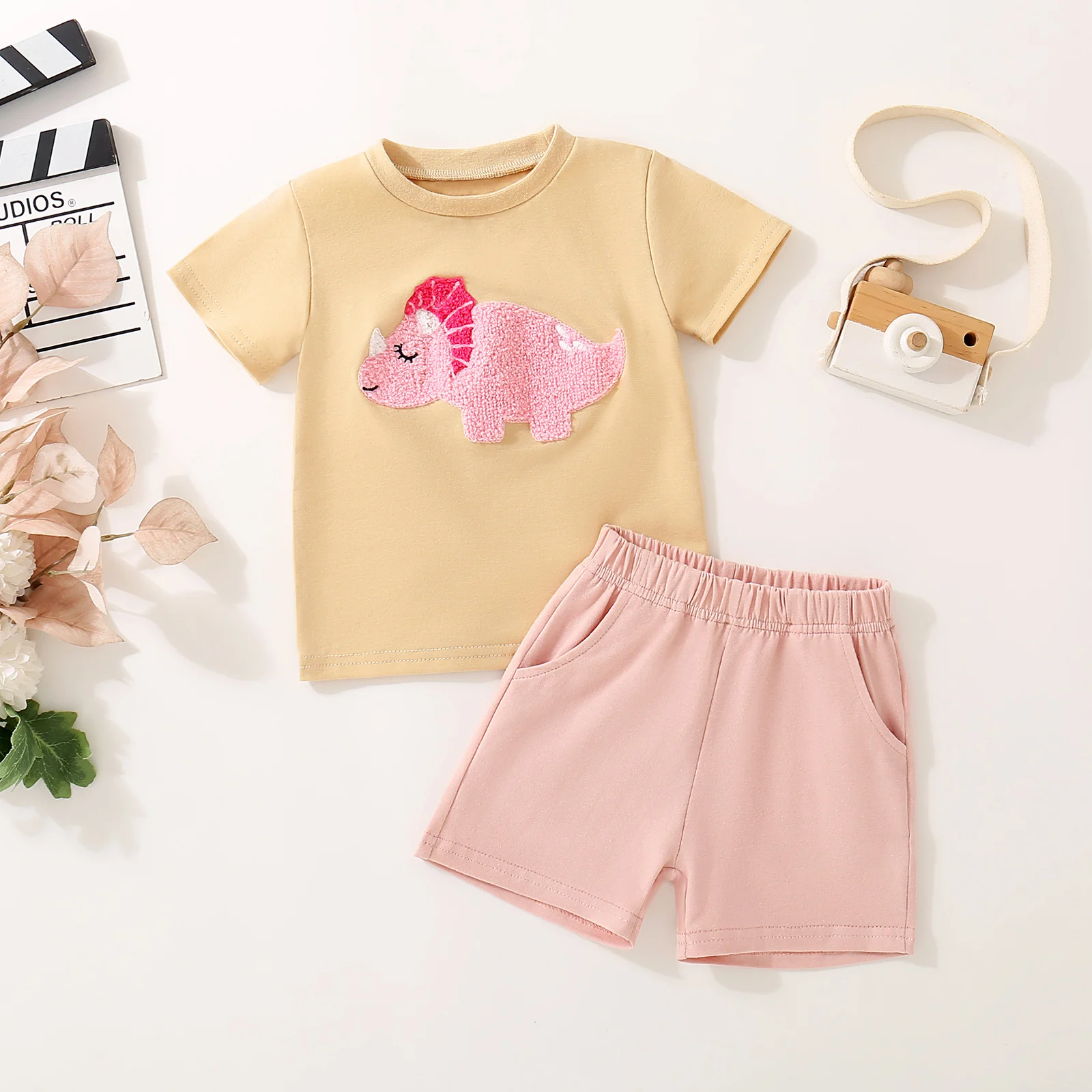 2Pc Baby Unisex Summer Khaki Little Dinosaur Short-Sleeved Top + Pink Shorts for Boys and Girls
2Pc Baby Unisex Summer Khaki Little Dinosaur Short-Sleeved Top + Pink Shorts for Boys and Girls