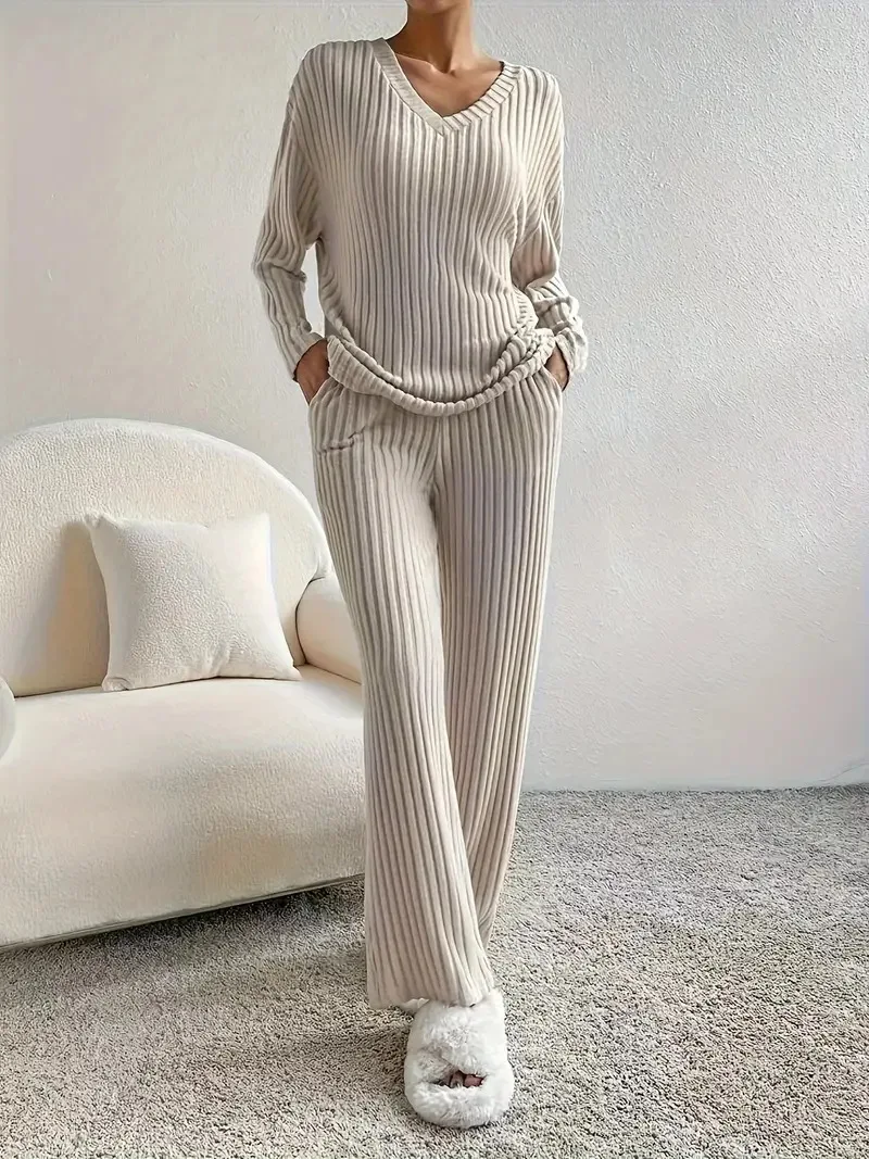 2026 Spring Fashion Women Homewear Set New Style Straight-leg Pants +Loose-fit V-neck Ribbed Knit Sweater Female Casual Pajamas
2026 Spring Fashion Women Homewear Set New Style Straight-leg Pants +Loose-fit V-neck Ribbed Knit Sweater Female Casual Pajamas