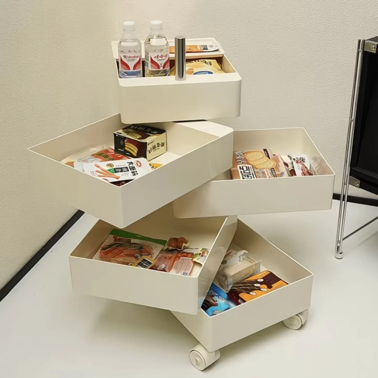 Многоуровневый вращающийся стеллаж-органайзер для хранения, прикроватная тумбочка для спальни, мобильный шкаф для хранения и организации бытовых принадлежностей
Многоуровневый вращающийся стеллаж-органайзер для хранения, прикроватная тумбочка для спальни, мобильный шкаф для хранения и организации бытовых принадлежностей