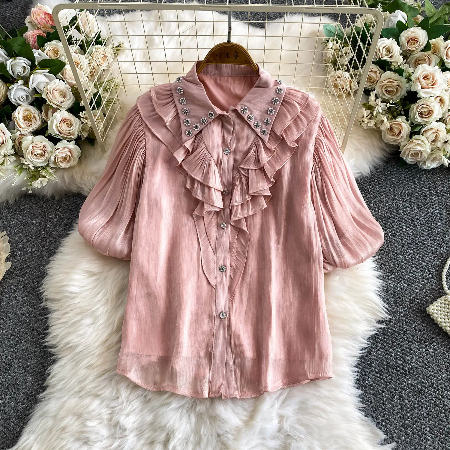 Beaded Chiffon shirt Women Notched Lapel Ruffle Sleeve Top with Pearl Beading Elegant Socialite Outfit Female Blusa BL462
Beaded Chiffon shirt Women Notched Lapel Ruffle Sleeve Top with Pearl Beading Elegant Socialite Outfit Female Blusa BL462