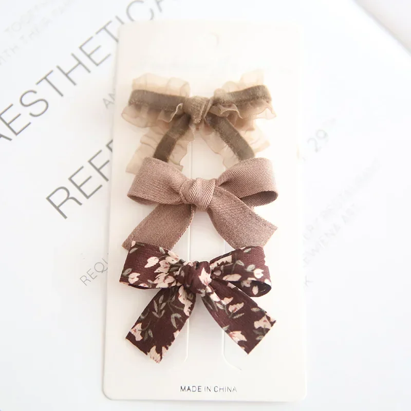 3 шт./компл., набор детских бантов для волос коричневого цвета, мягкая бархатная ткань, минималистичные заколки с бантом, заколки для маленьких девочек
3 шт./компл., набор детских бантов для волос коричневого цвета, мягкая бархатная ткань, минималистичные заколки с бантом, заколки для маленьких девочек