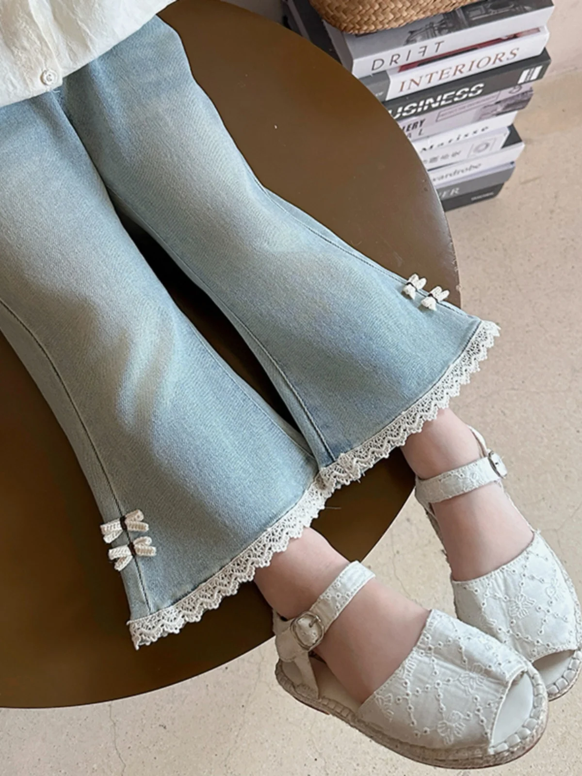 Корейские брюки с рюшами для девочек, весенняя новинка, повседневные брюки, модные длинные брюки на весну-осень, трендовые
Корейские брюки с рюшами для девочек, весенняя новинка, повседневные брюки, модные длинные брюки на весну-осень, трендовые