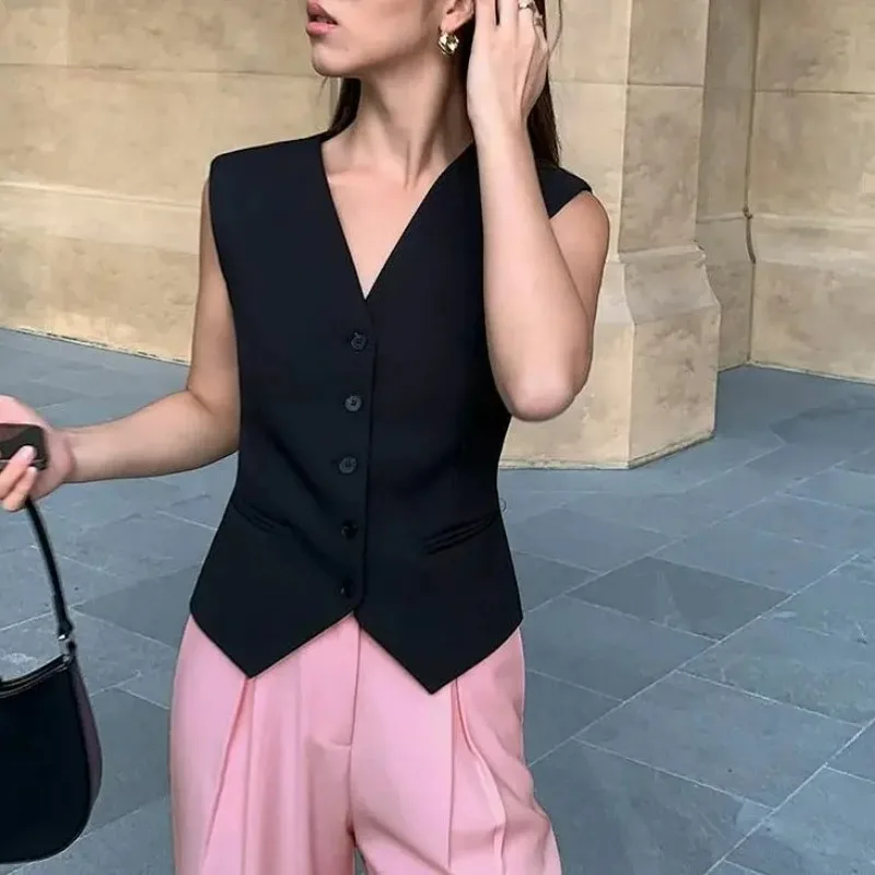 2025 New Summer Solid Color Simple Suit Vest Women Korean Fashion Slim Short V-neck Sleeveelss Waistcoat Women Clothing
2025 New Summer Solid Color Simple Suit Vest Women Korean Fashion Slim Short V-neck Sleeveelss Waistcoat Women Clothing
