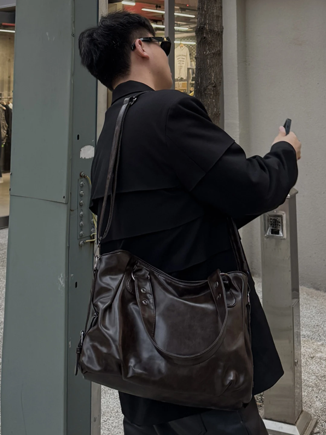 Stylish Retro Large Capacity Single Shoulder Crossbody Men's Leather Tote Bag Street Harajuku Dark Series NIN Hong Kong Style
Stylish Retro Large Capacity Single Shoulder Crossbody Men's Leather Tote Bag Street Harajuku Dark Series NIN Hong Kong Style