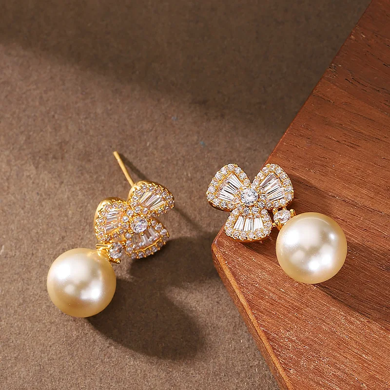 Elegant and exquisite small fragrant style zircon pearl earrings high-end luxury sweet temperament fairy style earrings
Elegant and exquisite small fragrant style zircon pearl earrings high-end luxury sweet temperament fairy style earrings