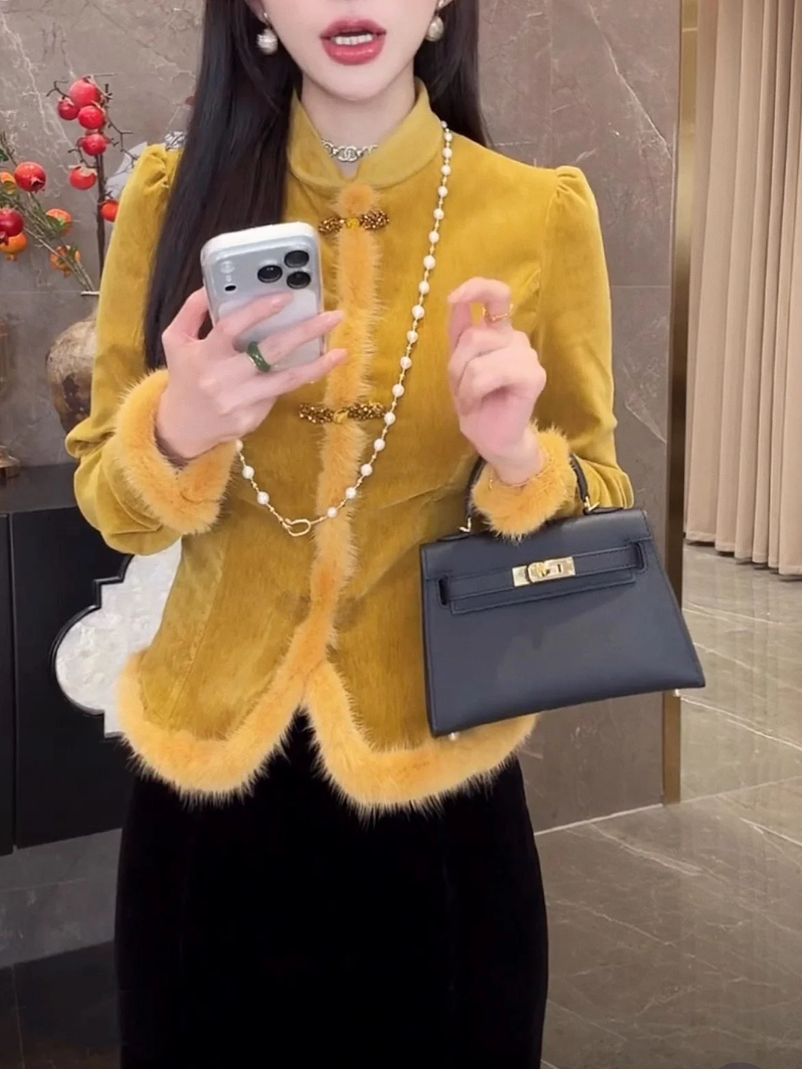 Новинка Весна 2026: Женская приталенная бархатная блузка в китайском стиле с воротником-стойкой, длинными рукавами и декоративными элементами из бахромы
Новинка Весна 2026: Женская приталенная бархатная блузка в китайском стиле с воротником-стойкой, длинными рукавами и декоративными элементами из бахромы