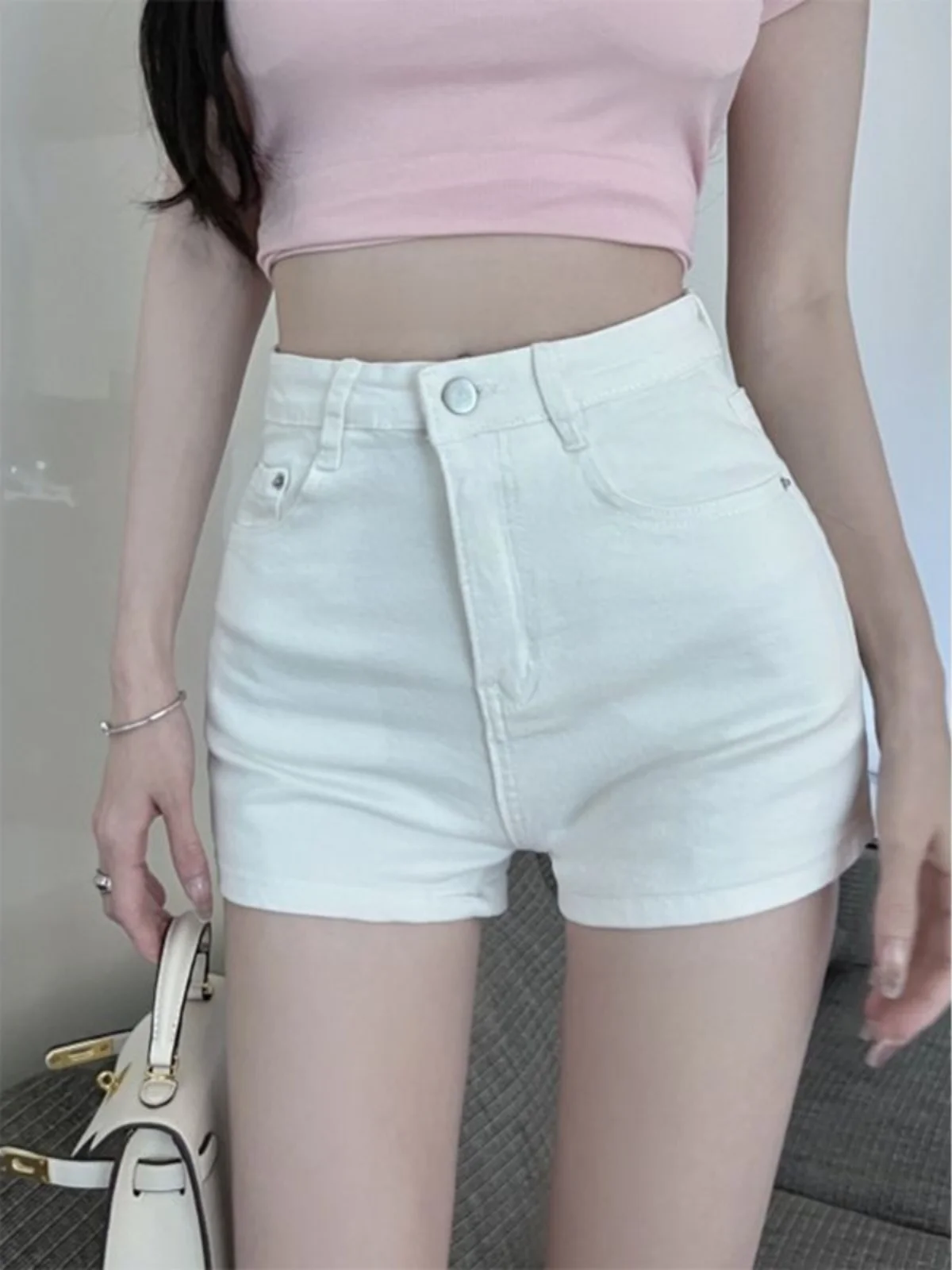 High Waist Elastic White Denim Shorts Women's 2024 New Straight Tight Slimming Butt Hugging Spicy Girl A-Line Hot Pants
High Waist Elastic White Denim Shorts Women's 2024 New Straight Tight Slimming Butt Hugging Spicy Girl A-Line Hot Pants
