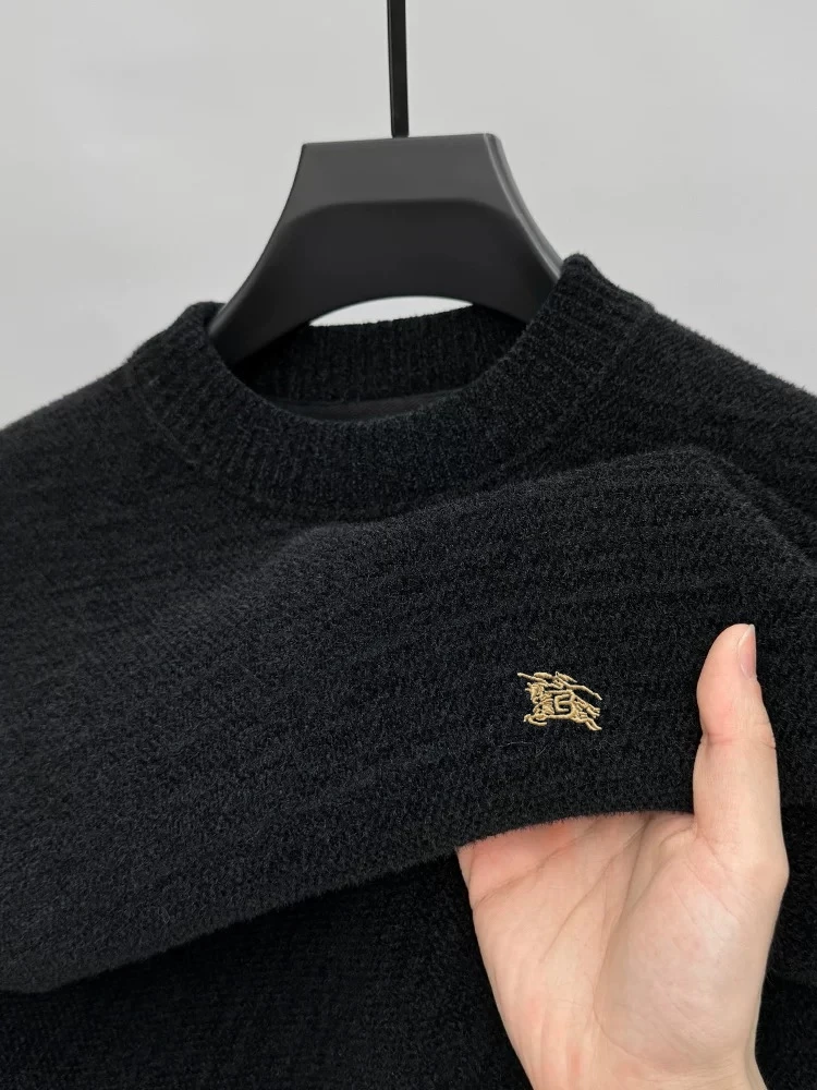 Роскошный дизайнер бренд Мужской свитер Трикотажный круглый воротник Новый модельтренд вышивка мягкий плюшевый теплый комфортабельный рекреационный джемпер
Роскошный дизайнер бренд Мужской свитер Трикотажный круглый воротник Новый модельтренд вышивка мягкий плюшевый теплый комфортабельный рекреационный джемпер