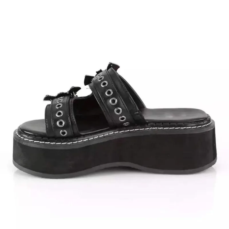 Halloween Bats Designer Shoes Women Platform Slippers Metal Decoration Summer Sandals Vampire Cosplay Gothic Shoes for Women 슬리퍼
Halloween Bats Designer Shoes Women Platform Slippers Metal Decoration Summer Sandals Vampire Cosplay Gothic Shoes for Women 슬리퍼