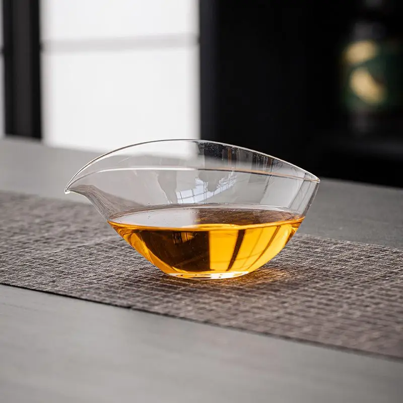 Glass Fair Cup Creative Hundred Boat Heat Resistant Transparent Tea Sea Tea Dispenser
Glass Fair Cup Creative Hundred Boat Heat Resistant Transparent Tea Sea Tea Dispenser