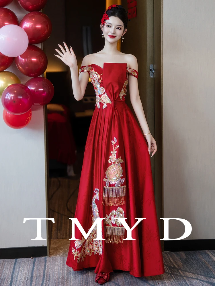 Красное вечернее платье на одно плечо в китайском стиле для новобрачной, модное приталенное длинное платье для церемонии.
Красное вечернее платье на одно плечо в китайском стиле для новобрачной, модное приталенное длинное платье для церемонии.