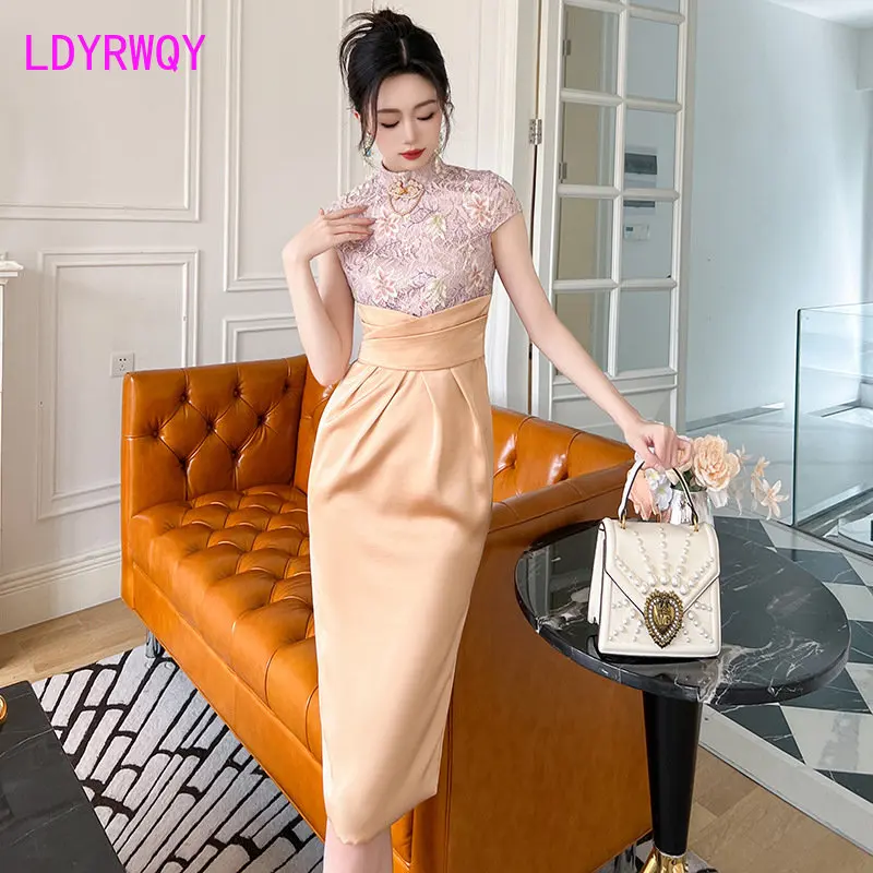 New Chinese Style Improved 2023 Summer New Celebrity Standing Neck Lace Panel High Waist Dress
New Chinese Style Improved 2023 Summer New Celebrity Standing Neck Lace Panel High Waist Dress