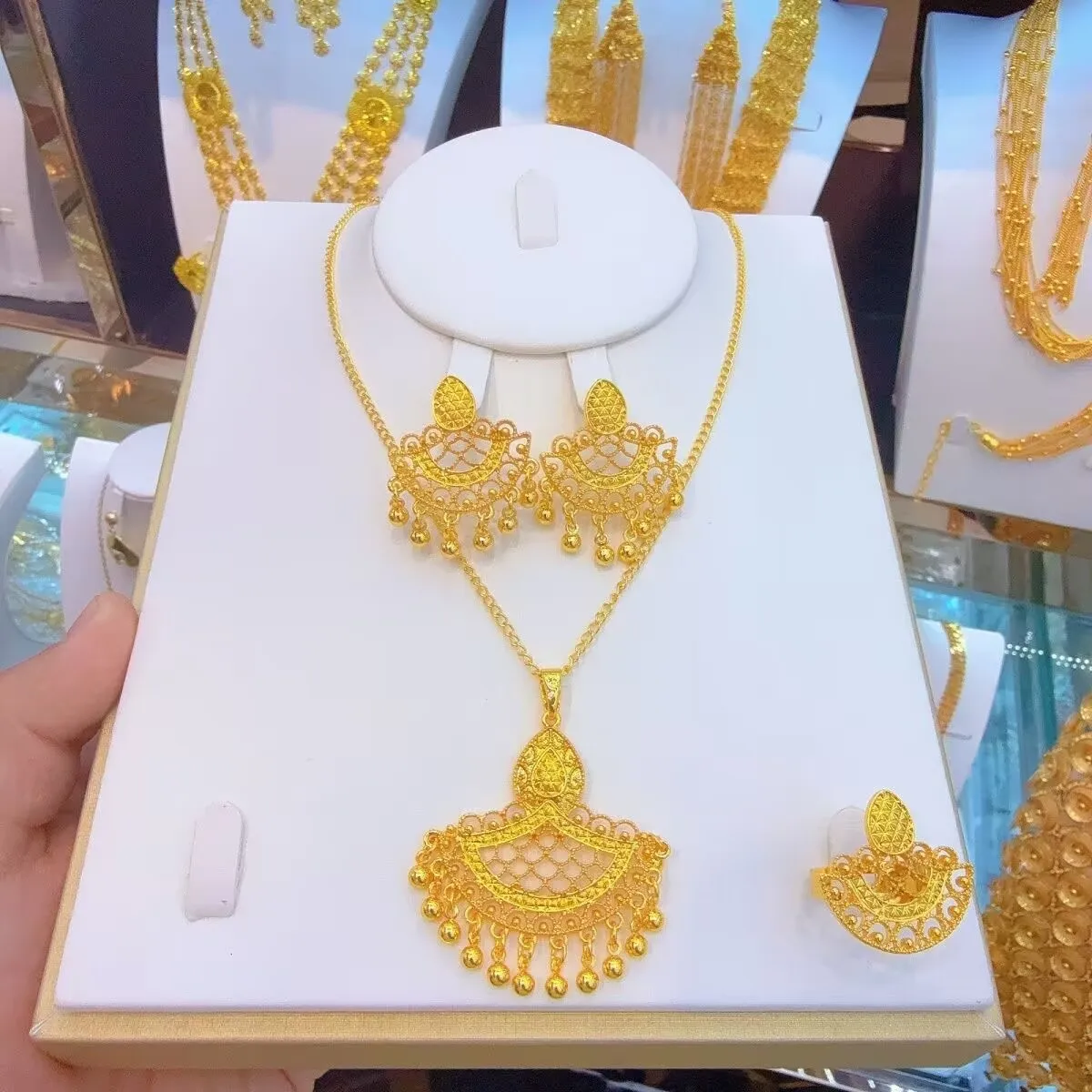 Dubai 24K Gold Plated Necklace Earrings Ring Wedding Party Gift Jewelry Set for Lovers YY10650
Dubai 24K Gold Plated Necklace Earrings Ring Wedding Party Gift Jewelry Set for Lovers YY10650