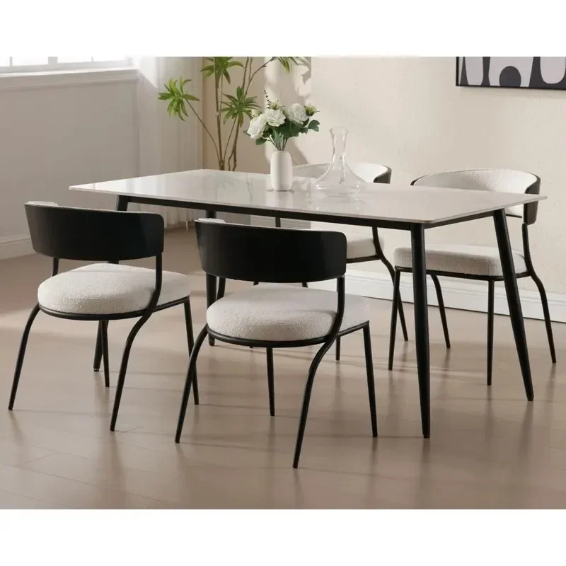 Набор из 4-х современных обеденных стульев с обивкой из белой ткани букле, с изогнутым дизайном и черными металлическими ножками
Набор из 4-х современных обеденных стульев с обивкой из белой ткани букле, с изогнутым дизайном и черными металлическими ножками