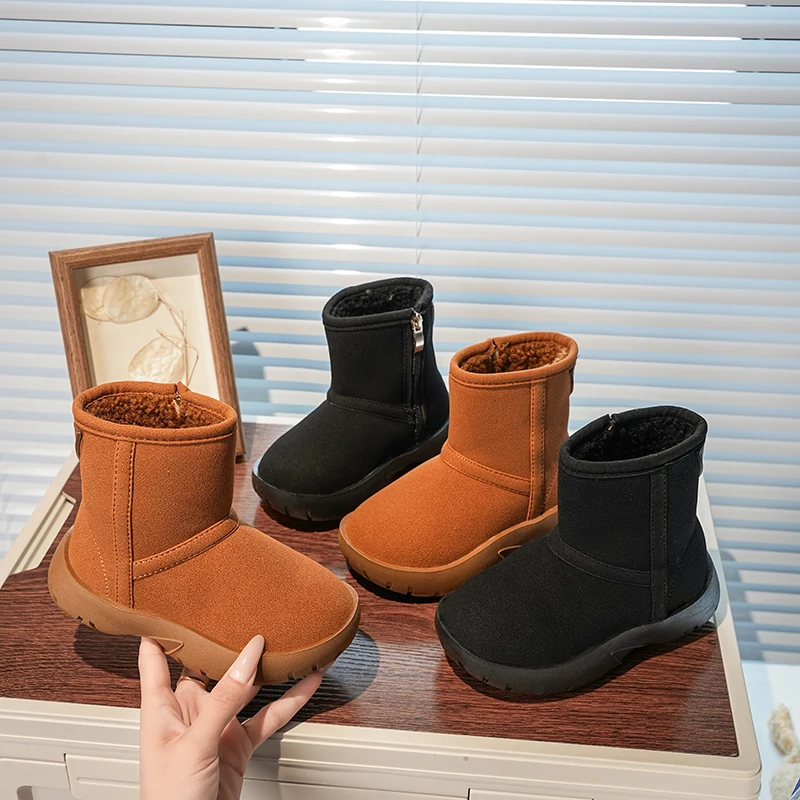 Детские полусапожки, замшевые теплые однотонные детские зимние ботинки, модные универсальные зимние ботильоны для мальчиков и девочек 2025 года с боковой молнией
Детские полусапожки, замшевые теплые однотонные детские зимние ботинки, модные универсальные зимние ботильоны для мальчиков и девочек 2025 года с боковой молнией