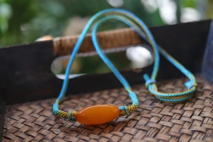 Natural Baltic Old Years Amber Bead Solitaire Choker Necklace Tibetan Style Braided Rope Handmade Stone Jewelry Freeshipping
Natural Baltic Old Years Amber Bead Solitaire Choker Necklace Tibetan Style Braided Rope Handmade Stone Jewelry Freeshipping