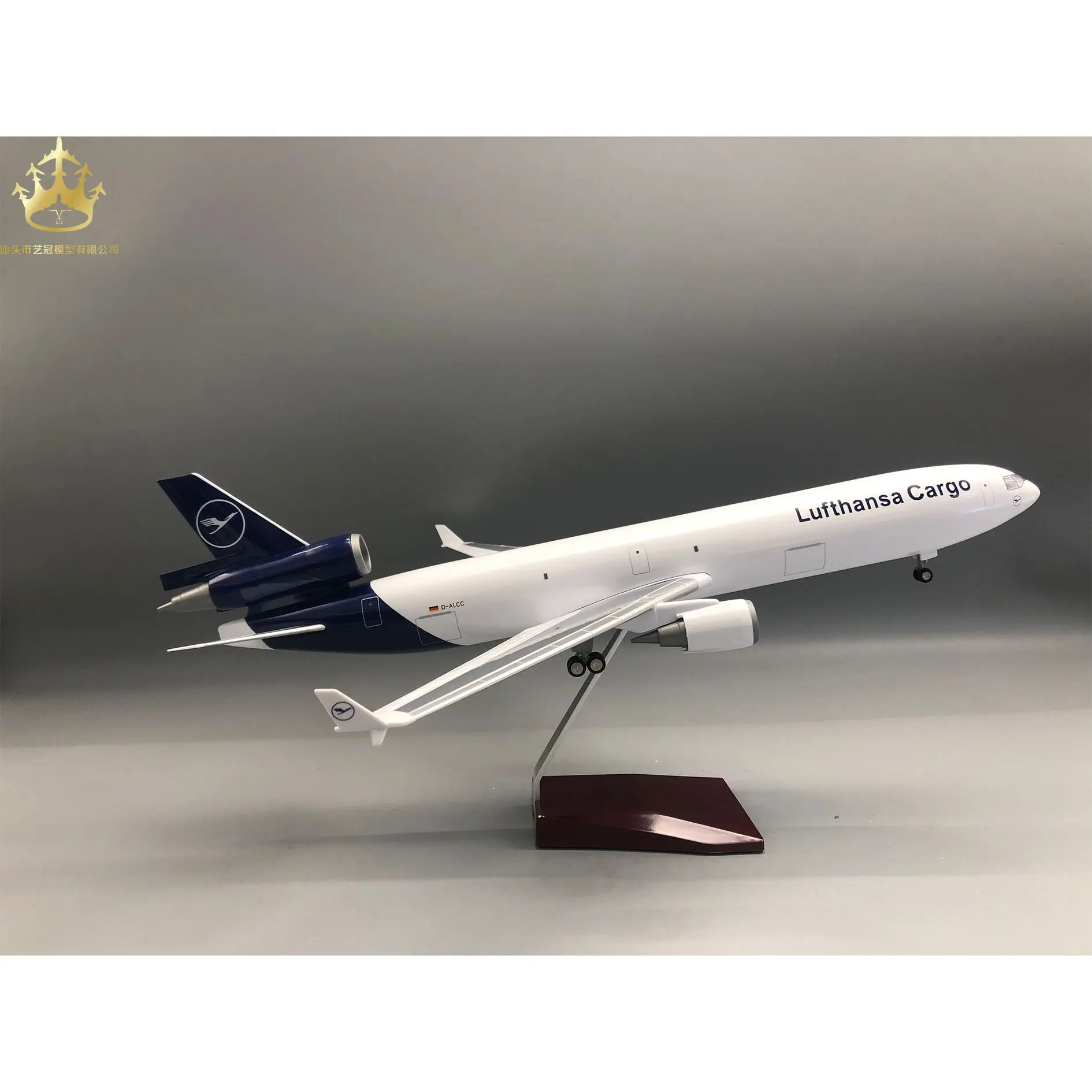 Lufthansa Cargo Md 11 Aircraft Model 47cm With Wheels Simulation Static For Aviation Collectors Home Office Decoration
Lufthansa Cargo Md 11 Aircraft Model 47cm With Wheels Simulation Static For Aviation Collectors Home Office Decoration