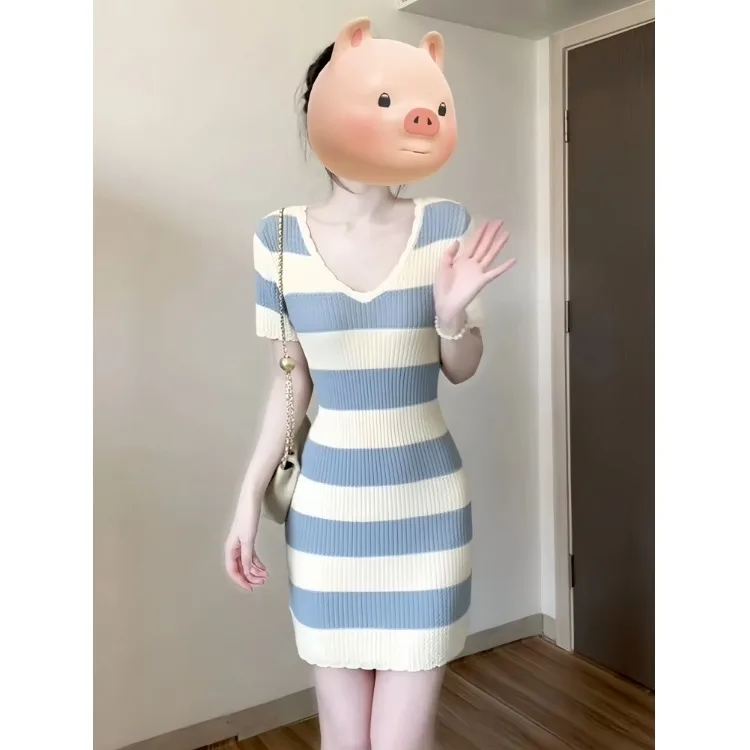 Blue Striped V-Neck Short Dress Women's Summer 2026 New Style Beautiful Waist-Cinching Bodycon Midi Dress French Style Knitted
Blue Striped V-Neck Short Dress Women's Summer 2026 New Style Beautiful Waist-Cinching Bodycon Midi Dress French Style Knitted