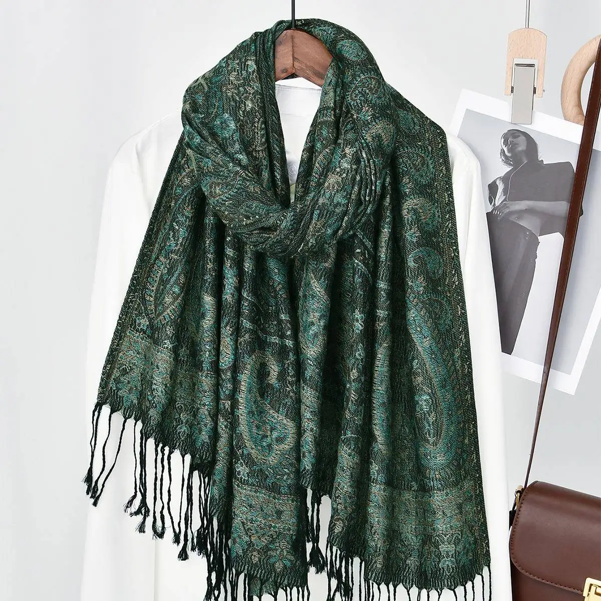 Spring Summer New Style Long Tassel Shoulder Wrap Women's Outerwear Accessory Walnut Ethnic Trendy Fashion Scarf Versatile Wrap
Spring Summer New Style Long Tassel Shoulder Wrap Women's Outerwear Accessory Walnut Ethnic Trendy Fashion Scarf Versatile Wrap