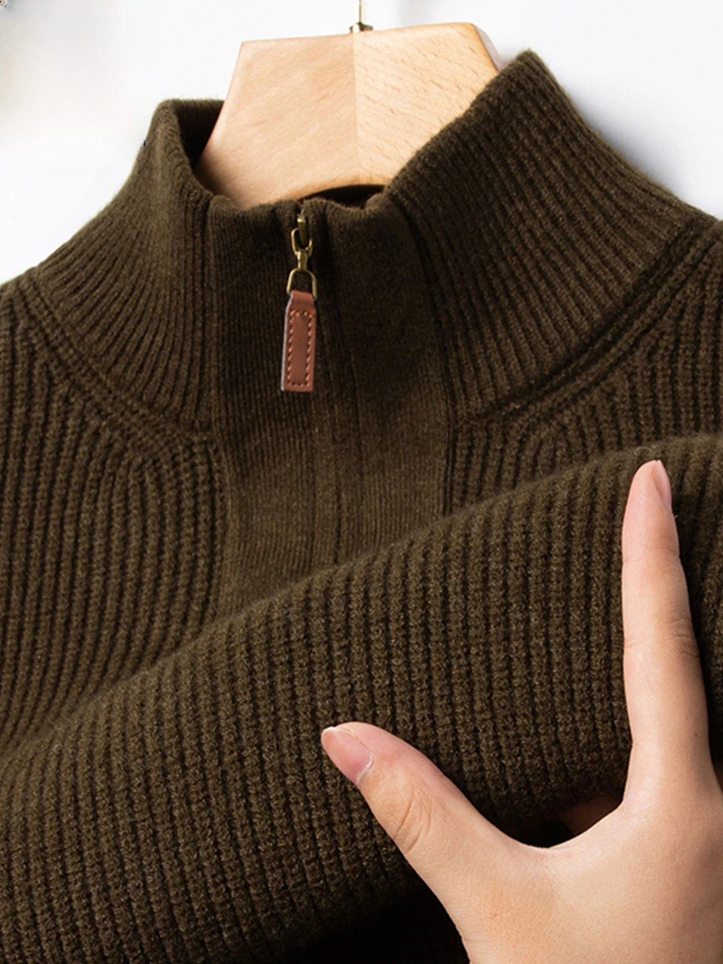 Мужской вязаный свитер на молнии с высоким воротником из утолщенной шерсти, зимний, новый, модный, городской, деловой, повседневный, свободного кроя
Мужской вязаный свитер на молнии с высоким воротником из утолщенной шерсти, зимний, новый, модный, городской, деловой, повседневный, свободного кроя