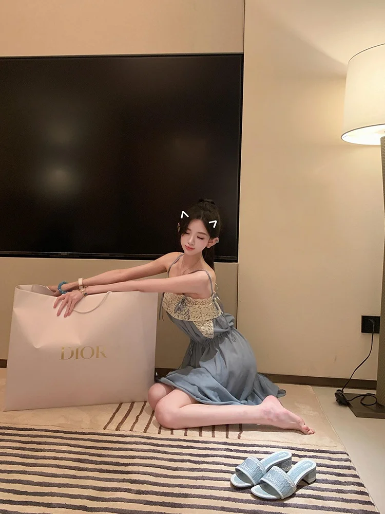 Blue Lace Splice Summer Birthday Dress Women's Heavy Embroidery Strap Long Skirt Casual Beach Vacation Style A-Line Dress
Blue Lace Splice Summer Birthday Dress Women's Heavy Embroidery Strap Long Skirt Casual Beach Vacation Style A-Line Dress