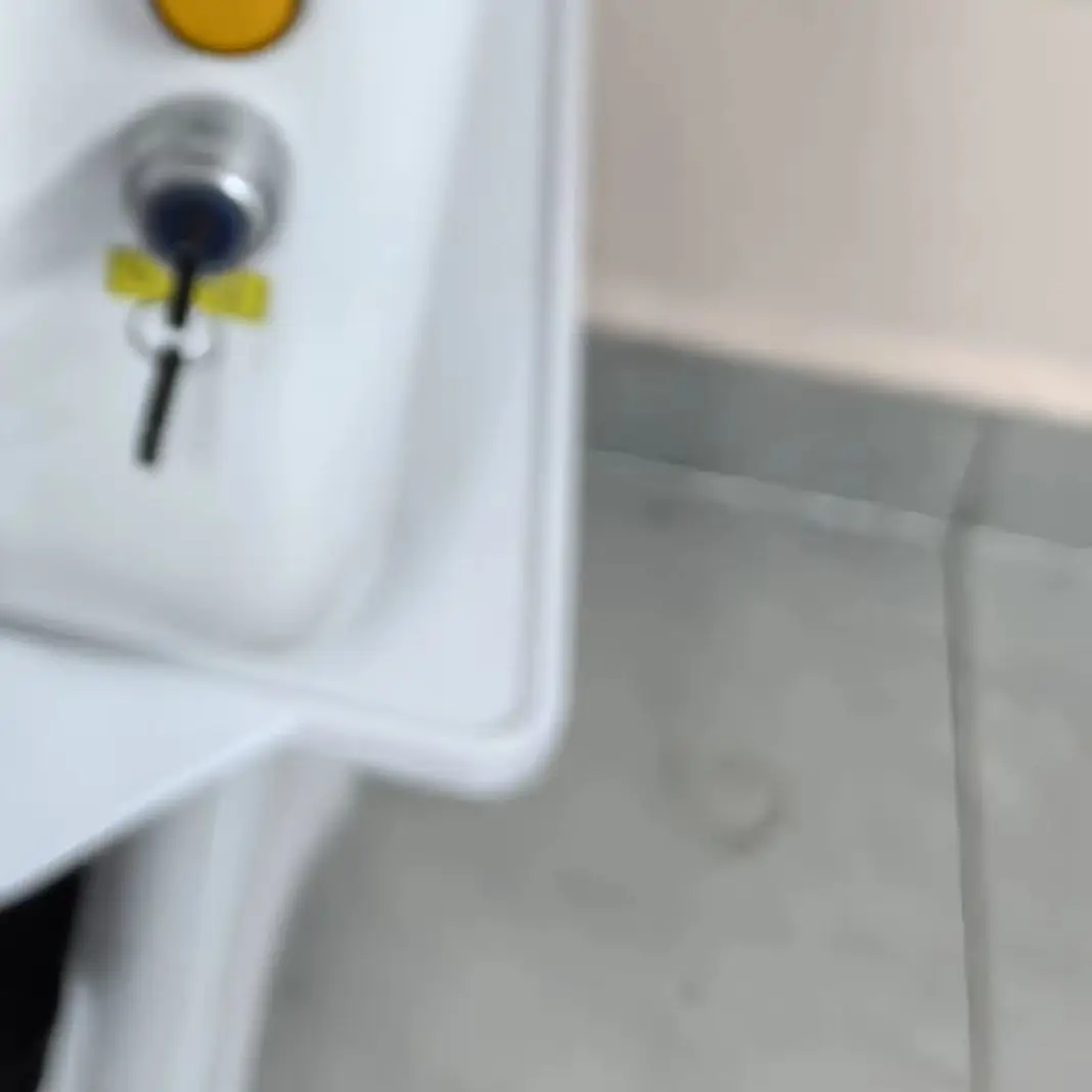 808nm Diode Hair Removal Machine 5000W 4 Wavelength FAC Permanent Painless Icy Handle Skin Firming Body Care Equipment
808nm Diode Hair Removal Machine 5000W 4 Wavelength FAC Permanent Painless Icy Handle Skin Firming Body Care Equipment