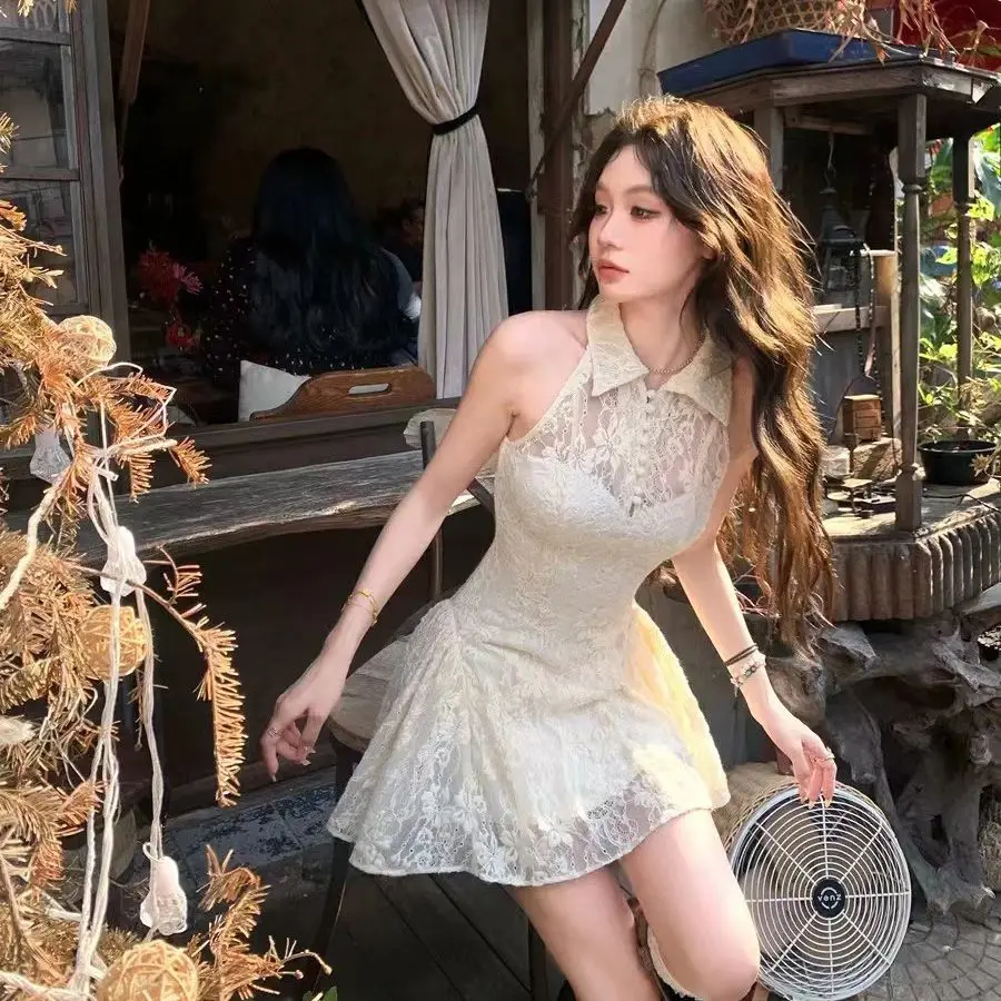 Slim-fitting Temperament Cheongsam Lace Splicing Dress with Waist Slimming 2025 Summer New Retro Skirt
Slim-fitting Temperament Cheongsam Lace Splicing Dress with Waist Slimming 2025 Summer New Retro Skirt