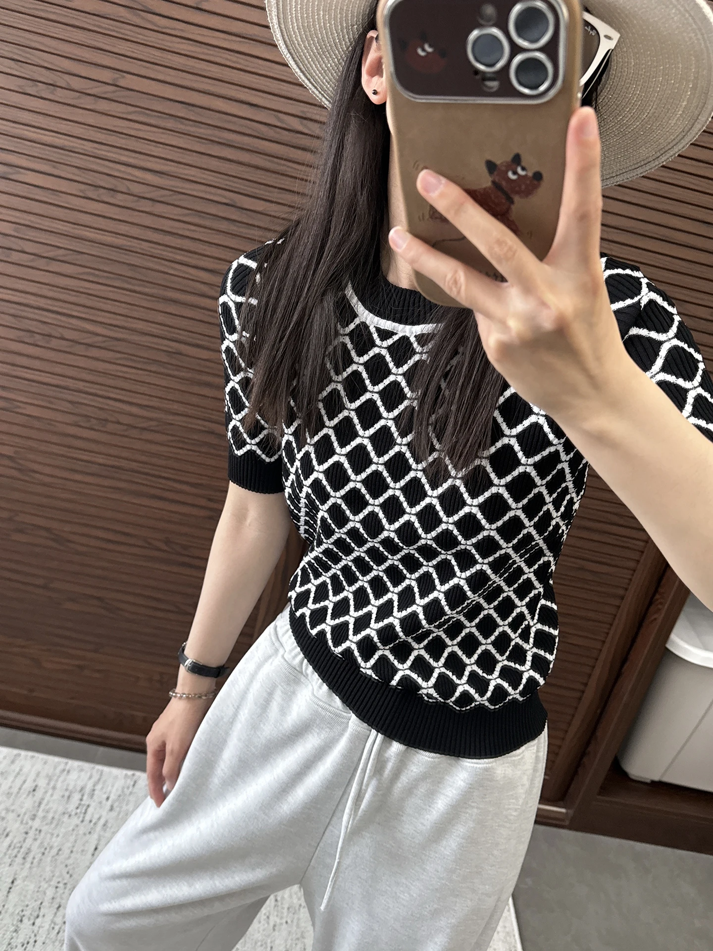 VANZOVIVILLY Summer Thin Ice Silk Short Sleeve Knitted Top Women's Overhead Striped Pattern Regular Fit Commute Style Knitwear
VANZOVIVILLY Summer Thin Ice Silk Short Sleeve Knitted Top Women's Overhead Striped Pattern Regular Fit Commute Style Knitwear