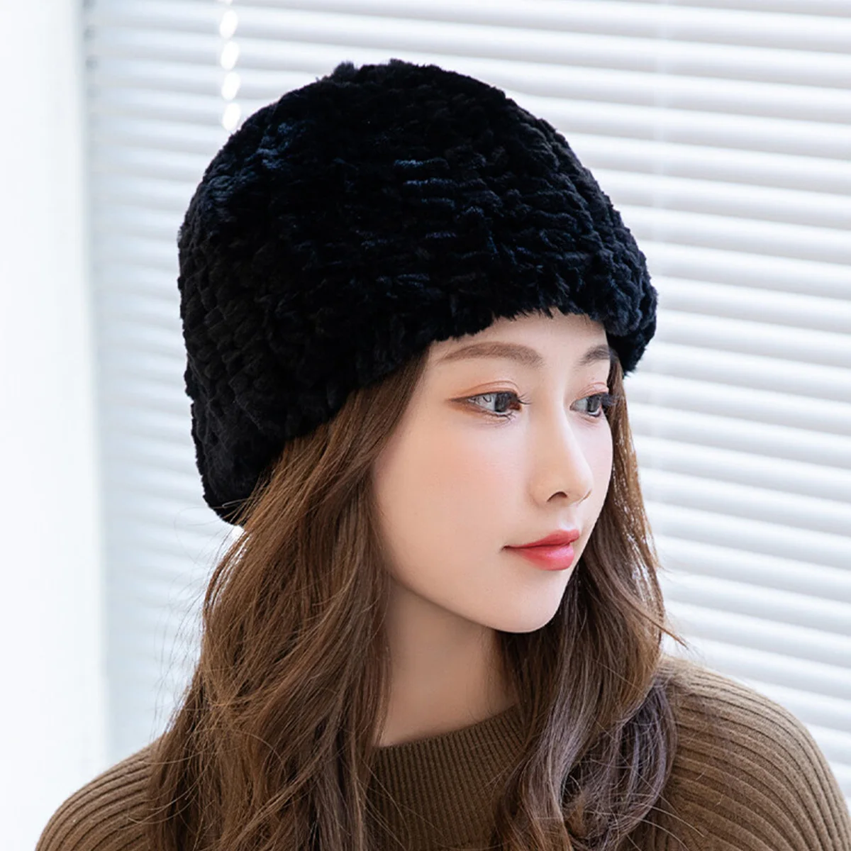 FEIMANYUAN зимняя шапка из натурального меха Россия для женщин вязаные шапки-бомберы из натурального кроличьего меха натуральная теплая шапка из натурального кроличьего меха
FEIMANYUAN зимняя шапка из натурального меха Россия для женщин вязаные шапки-бомберы из натурального кроличьего меха натуральная теплая шапка из натурального кроличьего меха