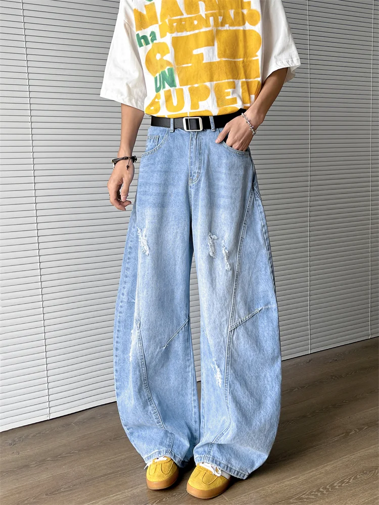 Ретро Американские широкие повседневные джинсы Мужские рваные длинные брюки с завышенной водой Драпированный нож Модные брендовые джинсы свободного покроя
Ретро Американские широкие повседневные джинсы Мужские рваные длинные брюки с завышенной водой Драпированный нож Модные брендовые джинсы свободного покроя