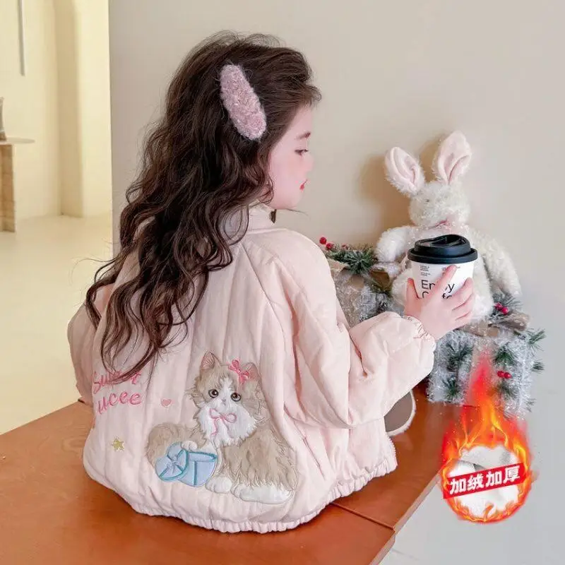 Пальто Kawaii для девочек, повседневные топы, осенне-зимняя модная тенденция, корейская версия, куртка на хлопковой подкладке, новая студенческая детская одежда
Пальто Kawaii для девочек, повседневные топы, осенне-зимняя модная тенденция, корейская версия, куртка на хлопковой подкладке, новая студенческая детская одежда