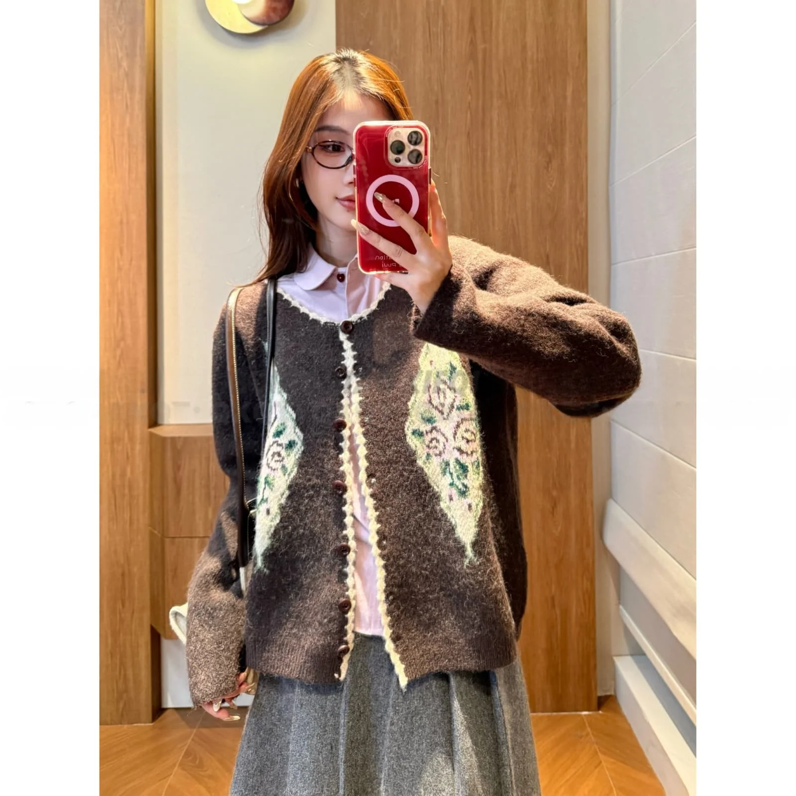 Autumn Winter Knitted Soft Cozy Single Buttoned Sweater Exquisite Embroidery Design Commute Sle Women's Faion Outerwear
Autumn Winter Knitted Soft Cozy Single Buttoned Sweater Exquisite Embroidery Design Commute Sle Women's Faion Outerwear