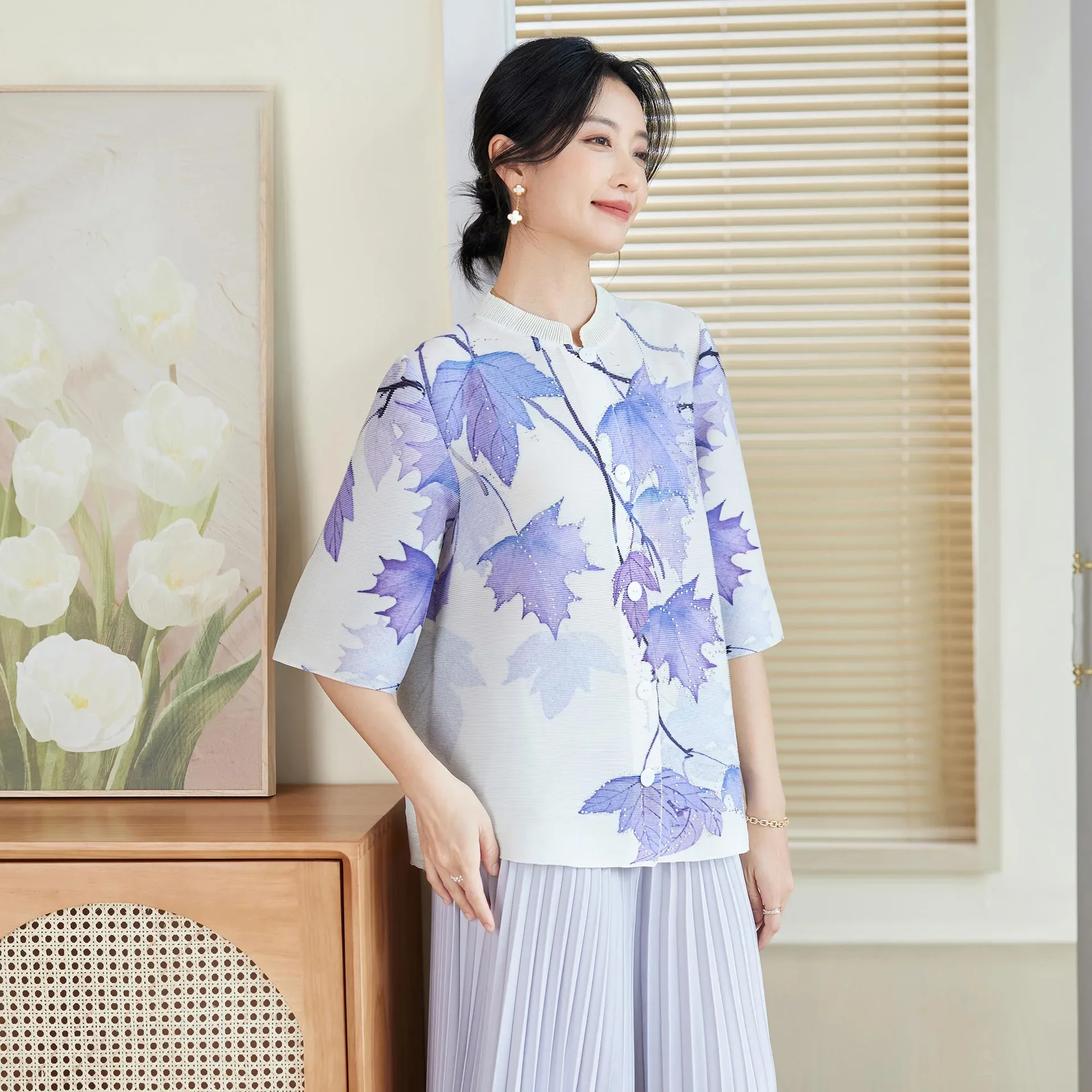 Женская плиссированная рубашка Miyake, модный принт, свободная однобортная рубашка большого размера со стоячим воротником и рукавами средней длины, новинка 2024
Женская плиссированная рубашка Miyake, модный принт, свободная однобортная рубашка большого размера со стоячим воротником и рукавами средней длины, новинка 2024