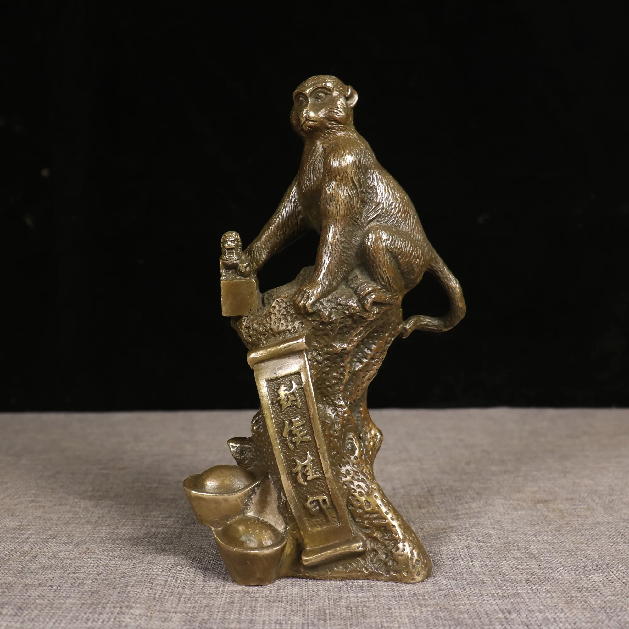 Charming Brass Monkey Figurine Decorative Piece Entryway Tea Table Living Room Buddha Shrine Home Decor Collectible Statue
Charming Brass Monkey Figurine Decorative Piece Entryway Tea Table Living Room Buddha Shrine Home Decor Collectible Statue