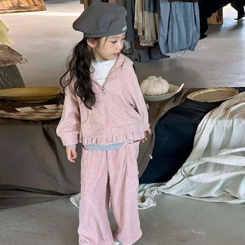 Girls Suit 2024 Autumn New Childrens Clothes Korean Style Baby Girl Pink Top Loose Pants Two-piece Set Casual Simple Daily
Girls Suit 2024 Autumn New Childrens Clothes Korean Style Baby Girl Pink Top Loose Pants Two-piece Set Casual Simple Daily
