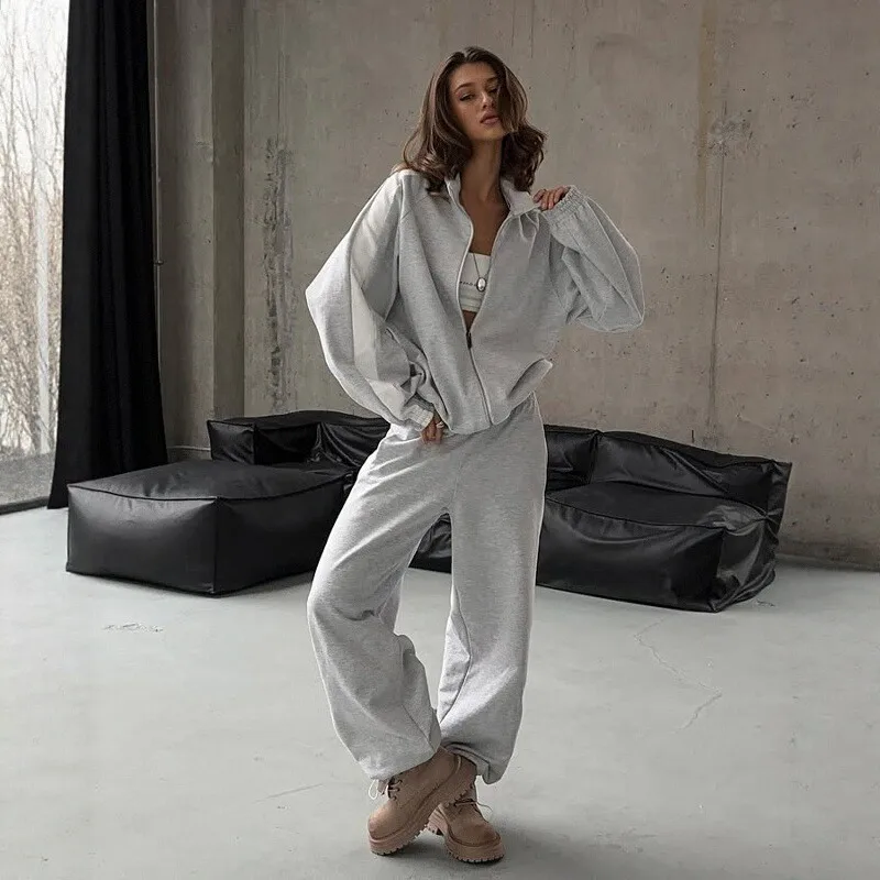 2025 Faion, повседневный женский костюм-свитшот, комплект из двух предметов, удобная уличная одежда, осенняя коллекция для современных женщин
2025 Faion, повседневный женский костюм-свитшот, комплект из двух предметов, удобная уличная одежда, осенняя коллекция для современных женщин