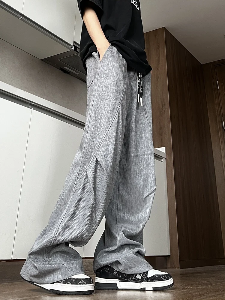 Мужские летние тонкие брюки из ледяного шелка: свободные, струящиеся, широкие штанины, американский кэжуал, прямой крой, с эффектом складок
Мужские летние тонкие брюки из ледяного шелка: свободные, струящиеся, широкие штанины, американский кэжуал, прямой крой, с эффектом складок