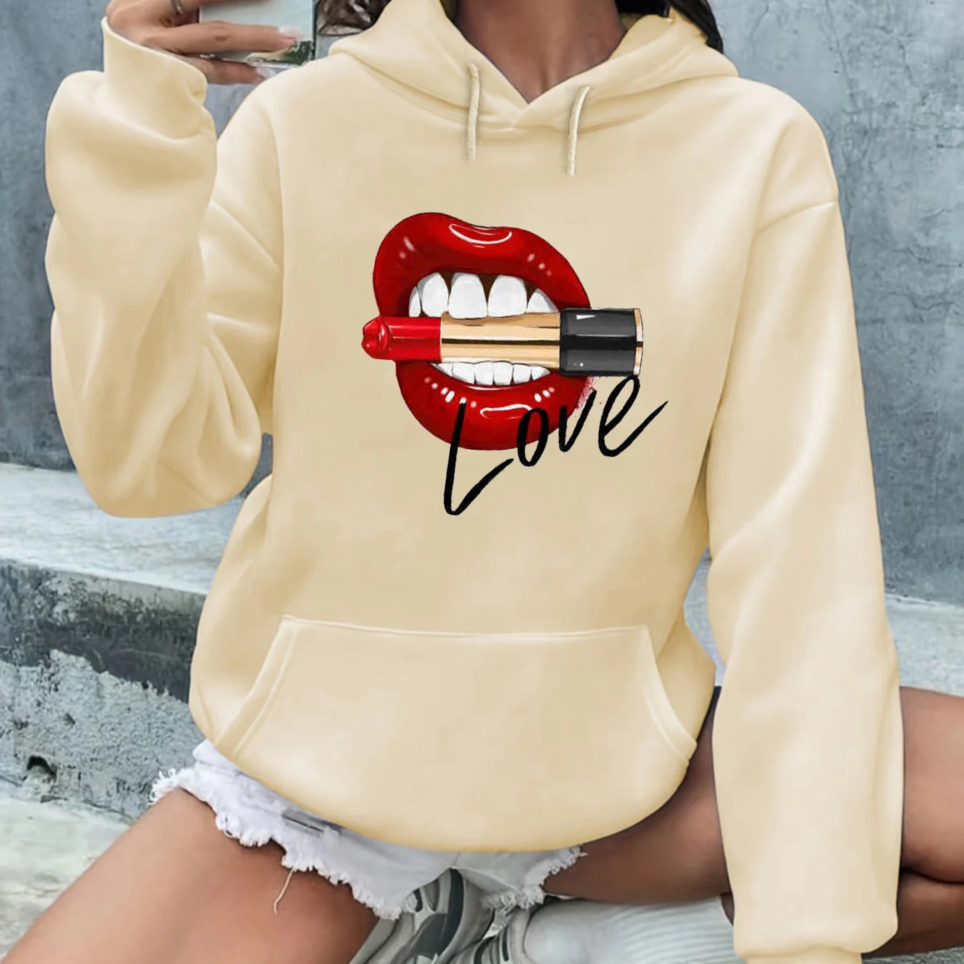 Women's autumn and winter warm and loose casual lip print letter pattern printed thick velvet long sleeved hooded sweatshirt
Women's autumn and winter warm and loose casual lip print letter pattern printed thick velvet long sleeved hooded sweatshirt