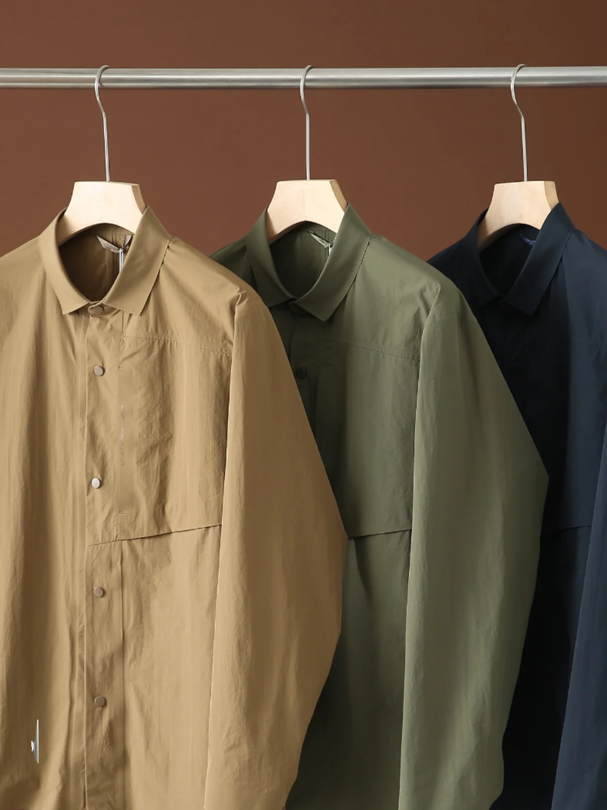 Sl High-End Men's Functional Collar Jaet Lightweight Quali Outerwear Faionable Urban Sle Long Sve
Sl High-End Men's Functional Collar Jaet Lightweight Quali Outerwear Faionable Urban Sle Long Sve