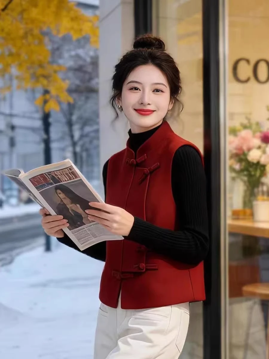 Red Chinese Style Women's Jacket with Button round Neck Layered National Style Top for New Year Year Outfit Outerwear
Red Chinese Style Women's Jacket with Button round Neck Layered National Style Top for New Year Year Outfit Outerwear