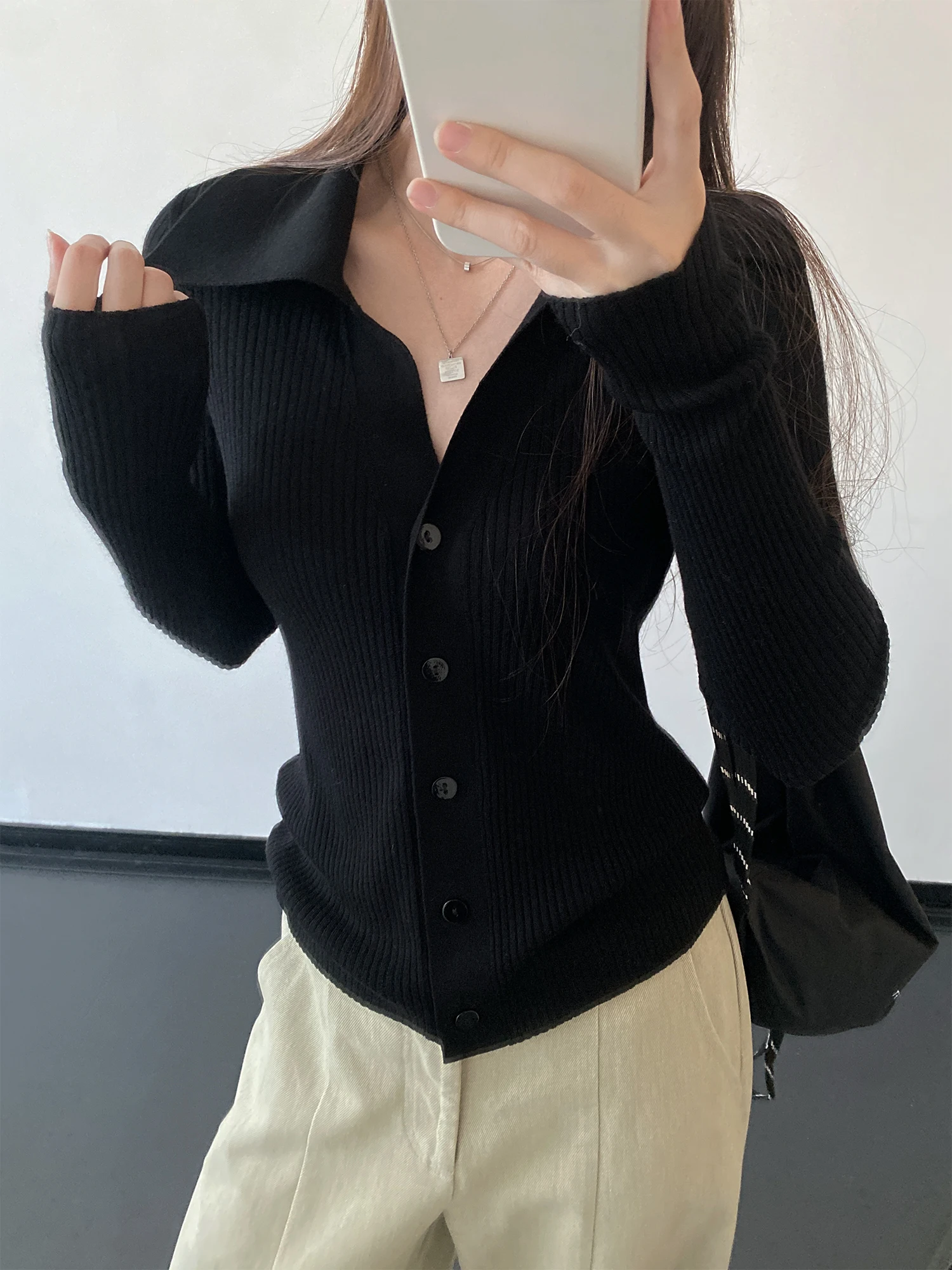 SunYeo mat Aesthetic Spring Summer Turn-down Collar Single Button Knitted Open Cardigan Women's V-ne Commute Loose Top
SunYeo mat Aesthetic Spring Summer Turn-down Collar Single Button Knitted Open Cardigan Women's V-ne Commute Loose Top