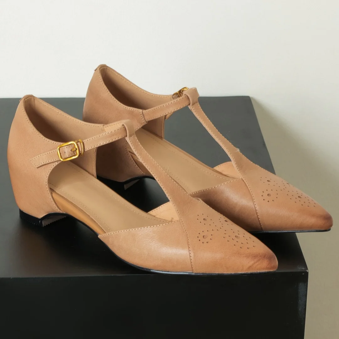 Women's cow leather narrow band t-strap sandals carving British style 5.5cm wedge med heel summer pointed toe heels dress shoes
Women's cow leather narrow band t-strap sandals carving British style 5.5cm wedge med heel summer pointed toe heels dress shoes