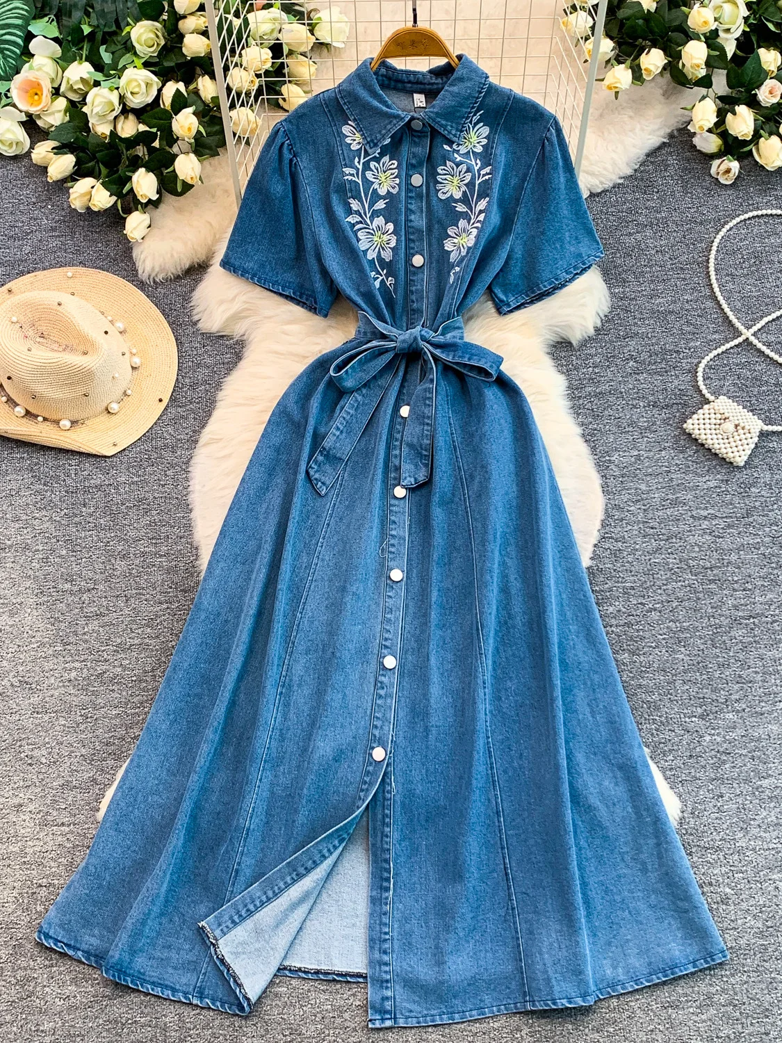 Retro Embroidered Slim Fit Denim Shirt Collar Dress Women Summer Single Button Waist Cinched Long Dress Commute Elegance
Retro Embroidered Slim Fit Denim Shirt Collar Dress Women Summer Single Button Waist Cinched Long Dress Commute Elegance