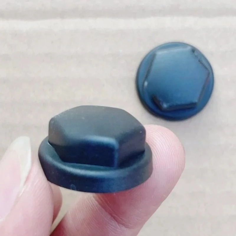 Genuine Rear Cargo Box Anti Roll Frame Screw Cover for Great Wall Pickup Wingle 5 European Wingle 5 2013
Genuine Rear Cargo Box Anti Roll Frame Screw Cover for Great Wall Pickup Wingle 5 European Wingle 5 2013