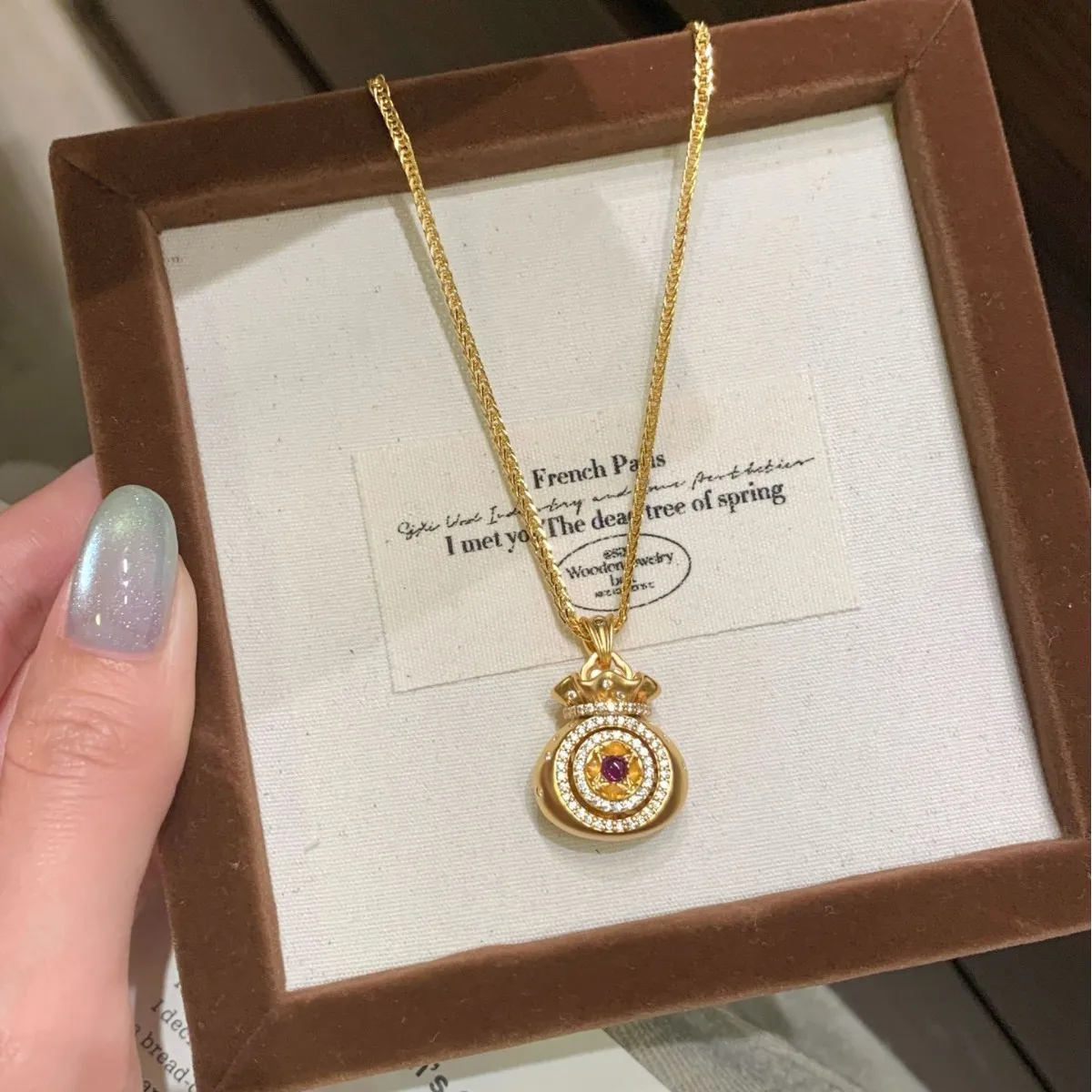 Women's Gold Plated Fortune Bag Pendant Necklace, Sparkling Cubic Zirconia Lucky Luxury Statement Jewelry for Daily Wear Gift
Women's Gold Plated Fortune Bag Pendant Necklace, Sparkling Cubic Zirconia Lucky Luxury Statement Jewelry for Daily Wear Gift