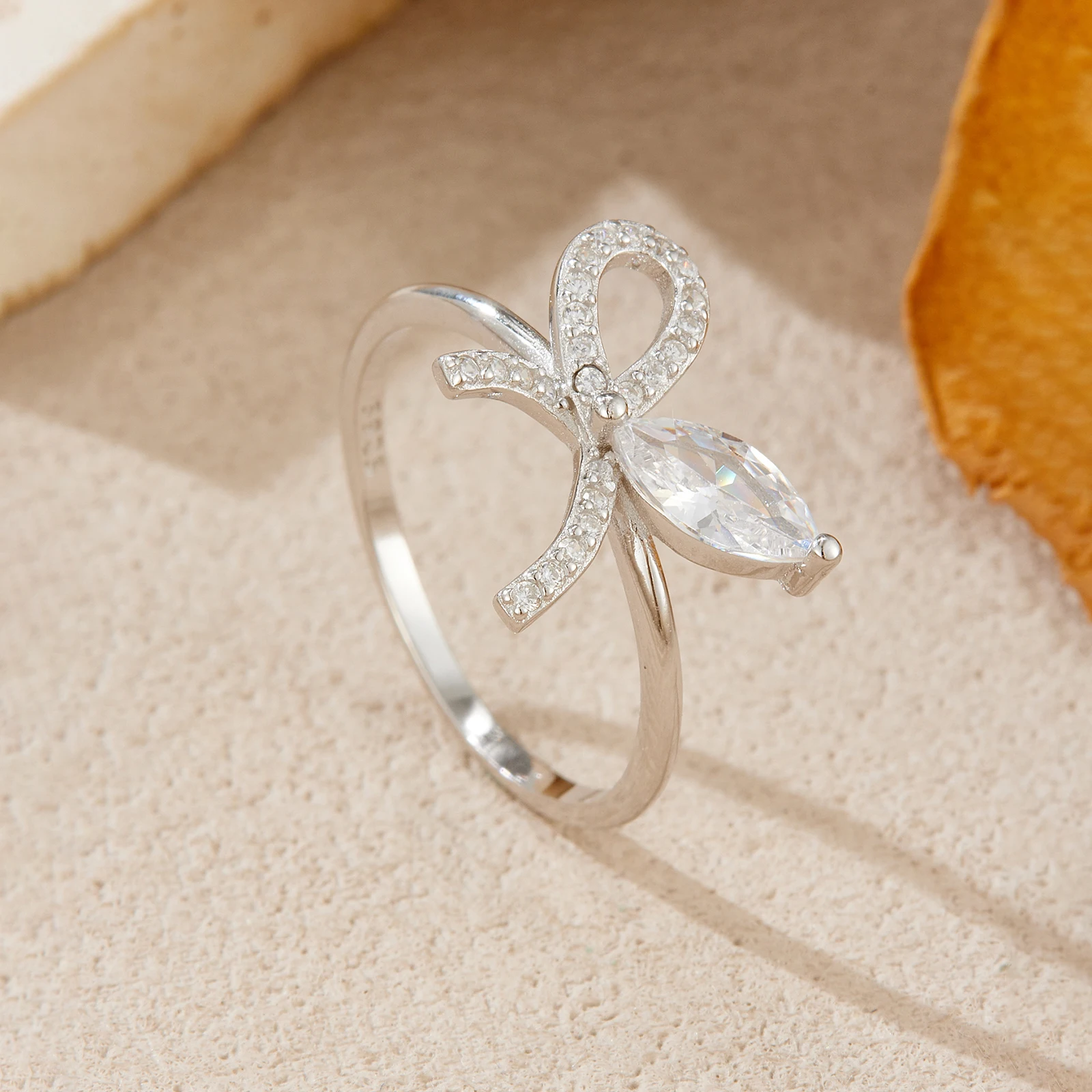 VEWANT 925 Sterling Silver Irregular Bowknot MarquIse CZ Zircon Women Ring 2026 Trendy Luxury Fine Wedding Gift Jewelry
VEWANT 925 Sterling Silver Irregular Bowknot MarquIse CZ Zircon Women Ring 2026 Trendy Luxury Fine Wedding Gift Jewelry
