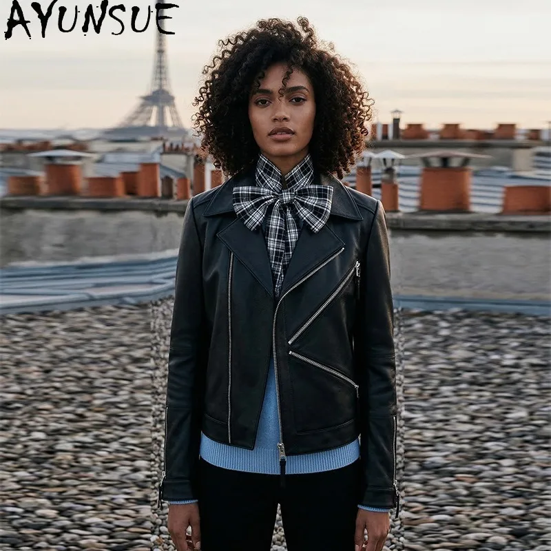 AYUNSUE Women's Sheepskin Jackets Motorcycle Style Short Fitted Long Sleeve Tops Fashion Lapel Black Jacket Woman Clothes Casaco
AYUNSUE Women's Sheepskin Jackets Motorcycle Style Short Fitted Long Sleeve Tops Fashion Lapel Black Jacket Woman Clothes Casaco